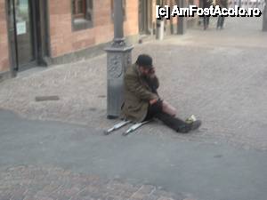 [P21] Un alt compatriot din Roemer Platz » foto by dorgo
 - 
<span class="allrVoted glyphicon glyphicon-heart hidden" id="av453334"></span>
<a class="m-l-10 hidden" id="sv453334" onclick="voting_Foto_DelVot(,453334,3827)" role="button">șterge vot <span class="glyphicon glyphicon-remove"></span></a>
<a id="v9453334" class=" c-red"  onclick="voting_Foto_SetVot(453334)" role="button"><span class="glyphicon glyphicon-heart-empty"></span> <b>LIKE</b> = Votează poza</a> <img class="hidden"  id="f453334W9" src="/imagini/loader.gif" border="0" /><span class="AjErrMes hidden" id="e453334ErM"></span>