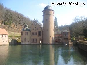 P02 [APR-2013] Padurea Spessart castelul Mespelbrunn si lacul de langa el