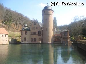[P02] Padurea Spessart castelul Mespelbrunn si lacul de langa el » foto by dorgo
 - 
<span class="allrVoted glyphicon glyphicon-heart hidden" id="av453555"></span>
<a class="m-l-10 hidden" id="sv453555" onclick="voting_Foto_DelVot(,453555,3827)" role="button">șterge vot <span class="glyphicon glyphicon-remove"></span></a>
<a id="v9453555" class=" c-red"  onclick="voting_Foto_SetVot(453555)" role="button"><span class="glyphicon glyphicon-heart-empty"></span> <b>LIKE</b> = Votează poza</a> <img class="hidden"  id="f453555W9" src="/imagini/loader.gif" border="0" /><span class="AjErrMes hidden" id="e453555ErM"></span>