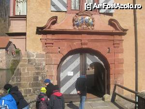 [P07] Intrarea in castel si blazonul familiei Echter » foto by dorgo
 - 
<span class="allrVoted glyphicon glyphicon-heart hidden" id="av453560"></span>
<a class="m-l-10 hidden" id="sv453560" onclick="voting_Foto_DelVot(,453560,3827)" role="button">șterge vot <span class="glyphicon glyphicon-remove"></span></a>
<a id="v9453560" class=" c-red"  onclick="voting_Foto_SetVot(453560)" role="button"><span class="glyphicon glyphicon-heart-empty"></span> <b>LIKE</b> = Votează poza</a> <img class="hidden"  id="f453560W9" src="/imagini/loader.gif" border="0" /><span class="AjErrMes hidden" id="e453560ErM"></span>