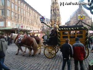 [P03] O caleaşcă aduce un strop din vechime în tîrgul de Crăciun. Îngeraşul auriu, simbol al oraşului, patronează tîrgul.  » foto by abancor
 - 
<span class="allrVoted glyphicon glyphicon-heart hidden" id="av386242"></span>
<a class="m-l-10 hidden" id="sv386242" onclick="voting_Foto_DelVot(,386242,3842)" role="button">șterge vot <span class="glyphicon glyphicon-remove"></span></a>
<a id="v9386242" class=" c-red"  onclick="voting_Foto_SetVot(386242)" role="button"><span class="glyphicon glyphicon-heart-empty"></span> <b>LIKE</b> = Votează poza</a> <img class="hidden"  id="f386242W9" src="/imagini/loader.gif" border="0" /><span class="AjErrMes hidden" id="e386242ErM"></span>