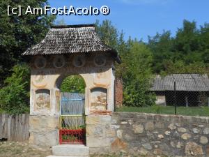 [P27] Biserica veche din Măldăreștii de Sus - Intrarea in vechiul cimitir. » foto by iulianic
 - 
<span class="allrVoted glyphicon glyphicon-heart hidden" id="av1256777"></span>
<a class="m-l-10 hidden" id="sv1256777" onclick="voting_Foto_DelVot(,1256777,3860)" role="button">șterge vot <span class="glyphicon glyphicon-remove"></span></a>
<a id="v91256777" class=" c-red"  onclick="voting_Foto_SetVot(1256777)" role="button"><span class="glyphicon glyphicon-heart-empty"></span> <b>LIKE</b> = Votează poza</a> <img class="hidden"  id="f1256777W9" src="/imagini/loader.gif" border="0" /><span class="AjErrMes hidden" id="e1256777ErM"></span>