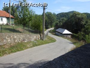 [P28] Biserica veche din Măldăreștii de Sus - Drumul vazut din curtea bisericii. » foto by iulianic
 - 
<span class="allrVoted glyphicon glyphicon-heart hidden" id="av1256778"></span>
<a class="m-l-10 hidden" id="sv1256778" onclick="voting_Foto_DelVot(,1256778,3860)" role="button">șterge vot <span class="glyphicon glyphicon-remove"></span></a>
<a id="v91256778" class=" c-red"  onclick="voting_Foto_SetVot(1256778)" role="button"><span class="glyphicon glyphicon-heart-empty"></span> <b>LIKE</b> = Votează poza</a> <img class="hidden"  id="f1256778W9" src="/imagini/loader.gif" border="0" /><span class="AjErrMes hidden" id="e1256778ErM"></span>