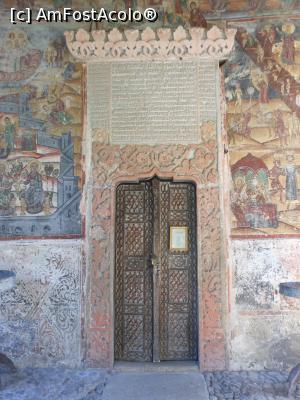 [P03] Biserica veche din Măldăreștii de Sus - Intrarea. » foto by iulianic
 - 
<span class="allrVoted glyphicon glyphicon-heart hidden" id="av1256753"></span>
<a class="m-l-10 hidden" id="sv1256753" onclick="voting_Foto_DelVot(,1256753,3860)" role="button">șterge vot <span class="glyphicon glyphicon-remove"></span></a>
<a id="v91256753" class=" c-red"  onclick="voting_Foto_SetVot(1256753)" role="button"><span class="glyphicon glyphicon-heart-empty"></span> <b>LIKE</b> = Votează poza</a> <img class="hidden"  id="f1256753W9" src="/imagini/loader.gif" border="0" /><span class="AjErrMes hidden" id="e1256753ErM"></span>