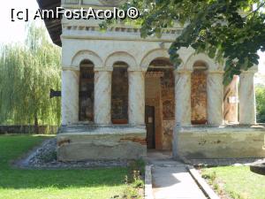 [P07] Biserica veche din Măldăreștii de Sus - Pridvorul. » foto by iulianic
 - 
<span class="allrVoted glyphicon glyphicon-heart hidden" id="av1256757"></span>
<a class="m-l-10 hidden" id="sv1256757" onclick="voting_Foto_DelVot(,1256757,3860)" role="button">șterge vot <span class="glyphicon glyphicon-remove"></span></a>
<a id="v91256757" class=" c-red"  onclick="voting_Foto_SetVot(1256757)" role="button"><span class="glyphicon glyphicon-heart-empty"></span> <b>LIKE</b> = Votează poza</a> <img class="hidden"  id="f1256757W9" src="/imagini/loader.gif" border="0" /><span class="AjErrMes hidden" id="e1256757ErM"></span>