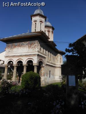 [P13] Horezu - Biserica din T&acirc;rg sau Biserica &ldquo;Intrarea &icirc;n Biserică a Maicii Domnului&rdquo;. » foto by iulianic
 - 
<span class="allrVoted glyphicon glyphicon-heart hidden" id="av1257869"></span>
<a class="m-l-10 hidden" id="sv1257869" onclick="voting_Foto_DelVot(,1257869,3860)" role="button">șterge vot <span class="glyphicon glyphicon-remove"></span></a>
<a id="v91257869" class=" c-red"  onclick="voting_Foto_SetVot(1257869)" role="button"><span class="glyphicon glyphicon-heart-empty"></span> <b>LIKE</b> = Votează poza</a> <img class="hidden"  id="f1257869W9" src="/imagini/loader.gif" border="0" /><span class="AjErrMes hidden" id="e1257869ErM"></span>