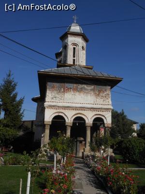 [P24] Horezu - Biserica din T&acirc;rg sau Biserica &ldquo;Intrarea &icirc;n Biserică a Maicii Domnului&rdquo;. » foto by iulianic
 - 
<span class="allrVoted glyphicon glyphicon-heart hidden" id="av1257880"></span>
<a class="m-l-10 hidden" id="sv1257880" onclick="voting_Foto_DelVot(,1257880,3860)" role="button">șterge vot <span class="glyphicon glyphicon-remove"></span></a>
<a id="v91257880" class=" c-red"  onclick="voting_Foto_SetVot(1257880)" role="button"><span class="glyphicon glyphicon-heart-empty"></span> <b>LIKE</b> = Votează poza</a> <img class="hidden"  id="f1257880W9" src="/imagini/loader.gif" border="0" /><span class="AjErrMes hidden" id="e1257880ErM"></span>