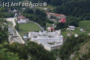 [P32] Mănăstirea Bistrița văzută de pe drumul de &icirc;ntoarcere de la Mănăstirea Arnota, este imensă și ce mică pare Biserica Bolniței, poza &icirc;ncadrată cu roșu, poză mărită la maxim » foto by mprofeanu
 - 
<span class="allrVoted glyphicon glyphicon-heart hidden" id="av1199137"></span>
<a class="m-l-10 hidden" id="sv1199137" onclick="voting_Foto_DelVot(,1199137,3860)" role="button">șterge vot <span class="glyphicon glyphicon-remove"></span></a>
<a id="v91199137" class=" c-red"  onclick="voting_Foto_SetVot(1199137)" role="button"><span class="glyphicon glyphicon-heart-empty"></span> <b>LIKE</b> = Votează poza</a> <img class="hidden"  id="f1199137W9" src="/imagini/loader.gif" border="0" /><span class="AjErrMes hidden" id="e1199137ErM"></span>