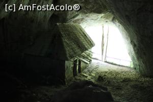 [P59] Peștera Liliecilor, Bisericuța Sfinții Arhangheli și Intrarea mare &icirc;n peșteră, văzute de sus din Sală mare » foto by mprofeanu
 - 
<span class="allrVoted glyphicon glyphicon-heart hidden" id="av1199164"></span>
<a class="m-l-10 hidden" id="sv1199164" onclick="voting_Foto_DelVot(,1199164,3860)" role="button">șterge vot <span class="glyphicon glyphicon-remove"></span></a>
<a id="v91199164" class=" c-red"  onclick="voting_Foto_SetVot(1199164)" role="button"><span class="glyphicon glyphicon-heart-empty"></span> <b>LIKE</b> = Votează poza</a> <img class="hidden"  id="f1199164W9" src="/imagini/loader.gif" border="0" /><span class="AjErrMes hidden" id="e1199164ErM"></span>