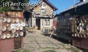 [P19] În curtea unui atelier, magazin de prezentare » foto by Michi
 - 
<span class="allrVoted glyphicon glyphicon-heart hidden" id="av1495038"></span>
<a class="m-l-10 hidden" id="sv1495038" onclick="voting_Foto_DelVot(,1495038,3860)" role="button">șterge vot <span class="glyphicon glyphicon-remove"></span></a>
<a id="v91495038" class=" c-red"  onclick="voting_Foto_SetVot(1495038)" role="button"><span class="glyphicon glyphicon-heart-empty"></span> <b>LIKE</b> = Votează poza</a> <img class="hidden"  id="f1495038W9" src="/imagini/loader.gif" border="0" /><span class="AjErrMes hidden" id="e1495038ErM"></span>