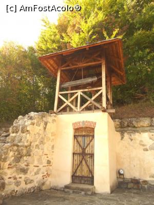[P10] Clopotnița schitului, pe urmele vechilor chilii.  » foto by tata123 🔱
 - 
<span class="allrVoted glyphicon glyphicon-heart hidden" id="av1143640"></span>
<a class="m-l-10 hidden" id="sv1143640" onclick="voting_Foto_DelVot(,1143640,3860)" role="button">șterge vot <span class="glyphicon glyphicon-remove"></span></a>
<a id="v91143640" class=" c-red"  onclick="voting_Foto_SetVot(1143640)" role="button"><span class="glyphicon glyphicon-heart-empty"></span> <b>LIKE</b> = Votează poza</a> <img class="hidden"  id="f1143640W9" src="/imagini/loader.gif" border="0" /><span class="AjErrMes hidden" id="e1143640ErM"></span>