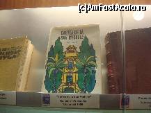 P01 [MAR-2011] Vitrina cu carti ...in prim -plan, editia in limba romana