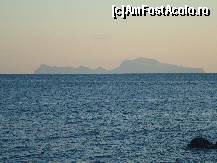 [P20] Isula Capri,vedere in Napoli,in partea dreapta,cea mai inalta este orasul Anacapri cu telescaunul si Villa San Michele » foto by mecut
 - 
<span class="allrVoted glyphicon glyphicon-heart hidden" id="av190423"></span>
<a class="m-l-10 hidden" id="sv190423" onclick="voting_Foto_DelVot(,190423,3887)" role="button">șterge vot <span class="glyphicon glyphicon-remove"></span></a>
<a id="v9190423" class=" c-red"  onclick="voting_Foto_SetVot(190423)" role="button"><span class="glyphicon glyphicon-heart-empty"></span> <b>LIKE</b> = Votează poza</a> <img class="hidden"  id="f190423W9" src="/imagini/loader.gif" border="0" /><span class="AjErrMes hidden" id="e190423ErM"></span>