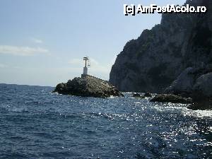 [P22] Capri - Farul si numeroasele stanci iesind din mare.  » foto by iulianic
 - 
<span class="allrVoted glyphicon glyphicon-heart hidden" id="av399644"></span>
<a class="m-l-10 hidden" id="sv399644" onclick="voting_Foto_DelVot(,399644,3887)" role="button">șterge vot <span class="glyphicon glyphicon-remove"></span></a>
<a id="v9399644" class=" c-red"  onclick="voting_Foto_SetVot(399644)" role="button"><span class="glyphicon glyphicon-heart-empty"></span> <b>LIKE</b> = Votează poza</a> <img class="hidden"  id="f399644W9" src="/imagini/loader.gif" border="0" /><span class="AjErrMes hidden" id="e399644ErM"></span>