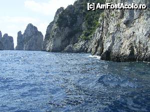 [P32] Capri - Croaziera in jurul insulei. Mare si stanca.  » foto by iulianic
 - 
<span class="allrVoted glyphicon glyphicon-heart hidden" id="av399654"></span>
<a class="m-l-10 hidden" id="sv399654" onclick="voting_Foto_DelVot(,399654,3887)" role="button">șterge vot <span class="glyphicon glyphicon-remove"></span></a>
<a id="v9399654" class=" c-red"  onclick="voting_Foto_SetVot(399654)" role="button"><span class="glyphicon glyphicon-heart-empty"></span> <b>LIKE</b> = Votează poza</a> <img class="hidden"  id="f399654W9" src="/imagini/loader.gif" border="0" /><span class="AjErrMes hidden" id="e399654ErM"></span>