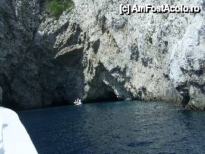 [P42] Capri - Croaziera in jurul insulei. Intrarea in pestera.  » foto by iulianic
 - 
<span class="allrVoted glyphicon glyphicon-heart hidden" id="av399664"></span>
<a class="m-l-10 hidden" id="sv399664" onclick="voting_Foto_DelVot(,399664,3887)" role="button">șterge vot <span class="glyphicon glyphicon-remove"></span></a>
<a id="v9399664" class=" c-red"  onclick="voting_Foto_SetVot(399664)" role="button"><span class="glyphicon glyphicon-heart-empty"></span> <b>LIKE</b> = Votează poza</a> <img class="hidden"  id="f399664W9" src="/imagini/loader.gif" border="0" /><span class="AjErrMes hidden" id="e399664ErM"></span>