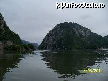 [P22] Ciucarul Mare în fată, în stânga şoseaua sârbilor trece puţin deasupra apei » foto by Lumis66
 - 
<span class="allrVoted glyphicon glyphicon-heart hidden" id="av409970"></span>
<a class="m-l-10 hidden" id="sv409970" onclick="voting_Foto_DelVot(,409970,3894)" role="button">șterge vot <span class="glyphicon glyphicon-remove"></span></a>
<a id="v9409970" class=" c-red"  onclick="voting_Foto_SetVot(409970)" role="button"><span class="glyphicon glyphicon-heart-empty"></span> <b>LIKE</b> = Votează poza</a> <img class="hidden"  id="f409970W9" src="/imagini/loader.gif" border="0" /><span class="AjErrMes hidden" id="e409970ErM"></span>