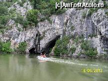 [P26] Intrarea de pe apă în peştera Penicova, mai are o intrare de pe uscat din Dubova » foto by Lumis66
 - 
<span class="allrVoted glyphicon glyphicon-heart hidden" id="av409975"></span>
<a class="m-l-10 hidden" id="sv409975" onclick="voting_Foto_DelVot(,409975,3894)" role="button">șterge vot <span class="glyphicon glyphicon-remove"></span></a>
<a id="v9409975" class=" c-red"  onclick="voting_Foto_SetVot(409975)" role="button"><span class="glyphicon glyphicon-heart-empty"></span> <b>LIKE</b> = Votează poza</a> <img class="hidden"  id="f409975W9" src="/imagini/loader.gif" border="0" /><span class="AjErrMes hidden" id="e409975ErM"></span>