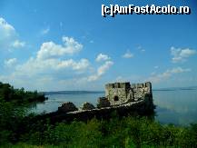 [P30] Un pinten al Cetății Golubac ce se întinde în Dunăre.  » foto by ariciu*
 - 
<span class="allrVoted glyphicon glyphicon-heart hidden" id="av480759"></span>
<a class="m-l-10 hidden" id="sv480759" onclick="voting_Foto_DelVot(,480759,3894)" role="button">șterge vot <span class="glyphicon glyphicon-remove"></span></a>
<a id="v9480759" class=" c-red"  onclick="voting_Foto_SetVot(480759)" role="button"><span class="glyphicon glyphicon-heart-empty"></span> <b>LIKE</b> = Votează poza</a> <img class="hidden"  id="f480759W9" src="/imagini/loader.gif" border="0" /><span class="AjErrMes hidden" id="e480759ErM"></span>