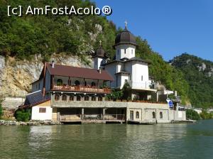 [P17] Cazanele Dunării mănăstirea Mraconia » foto by Cris
 - 
<span class="allrVoted glyphicon glyphicon-heart hidden" id="av845580"></span>
<a class="m-l-10 hidden" id="sv845580" onclick="voting_Foto_DelVot(,845580,3894)" role="button">șterge vot <span class="glyphicon glyphicon-remove"></span></a>
<a id="v9845580" class=" c-red"  onclick="voting_Foto_SetVot(845580)" role="button"><span class="glyphicon glyphicon-heart-empty"></span> <b>LIKE</b> = Votează poza</a> <img class="hidden"  id="f845580W9" src="/imagini/loader.gif" border="0" /><span class="AjErrMes hidden" id="e845580ErM"></span>