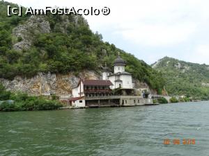 [P23] Vizitã în Orşova şi pe Clisura Dunãrii. Manastirea Mraconia. De aici se vad bine chiliile calugarilor construite asa cum va spuneam spre Dunare.  » foto by vega06
 - 
<span class="allrVoted glyphicon glyphicon-heart hidden" id="av727693"></span>
<a class="m-l-10 hidden" id="sv727693" onclick="voting_Foto_DelVot(,727693,3894)" role="button">șterge vot <span class="glyphicon glyphicon-remove"></span></a>
<a id="v9727693" class=" c-red"  onclick="voting_Foto_SetVot(727693)" role="button"><span class="glyphicon glyphicon-heart-empty"></span> <b>LIKE</b> = Votează poza</a> <img class="hidden"  id="f727693W9" src="/imagini/loader.gif" border="0" /><span class="AjErrMes hidden" id="e727693ErM"></span>