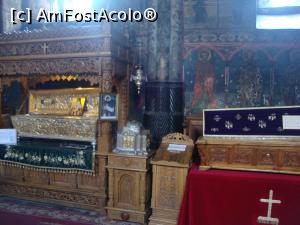 [P18] În pronaos se află diverse moaște, printre care și moaștele ”Sfântului necunoscut”.  » foto by Floryn81
 - 
<span class="allrVoted glyphicon glyphicon-heart hidden" id="av764514"></span>
<a class="m-l-10 hidden" id="sv764514" onclick="voting_Foto_DelVot(,764514,3917)" role="button">șterge vot <span class="glyphicon glyphicon-remove"></span></a>
<a id="v9764514" class=" c-red"  onclick="voting_Foto_SetVot(764514)" role="button"><span class="glyphicon glyphicon-heart-empty"></span> <b>LIKE</b> = Votează poza</a> <img class="hidden"  id="f764514W9" src="/imagini/loader.gif" border="0" /><span class="AjErrMes hidden" id="e764514ErM"></span>