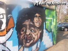 [P02] Maradona in graffiti, pe peretii gardului hipodromului din Milano, in drumul spre San Siro » foto by sunflower
 - 
<span class="allrVoted glyphicon glyphicon-heart hidden" id="av303803"></span>
<a class="m-l-10 hidden" id="sv303803" onclick="voting_Foto_DelVot(,303803,3925)" role="button">șterge vot <span class="glyphicon glyphicon-remove"></span></a>
<a id="v9303803" class=" c-red"  onclick="voting_Foto_SetVot(303803)" role="button"><span class="glyphicon glyphicon-heart-empty"></span> <b>LIKE</b> = Votează poza</a> <img class="hidden"  id="f303803W9" src="/imagini/loader.gif" border="0" /><span class="AjErrMes hidden" id="e303803ErM"></span>
