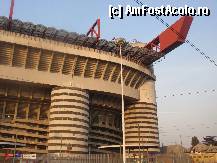 [P05] San Siro, partea din dreapta, cilindri sunt puternic luminati cand meciurile se desfasoara in noctura, atmosfera fiind feerica! » foto by sunflower
 - 
<span class="allrVoted glyphicon glyphicon-heart hidden" id="av303806"></span>
<a class="m-l-10 hidden" id="sv303806" onclick="voting_Foto_DelVot(,303806,3925)" role="button">șterge vot <span class="glyphicon glyphicon-remove"></span></a>
<a id="v9303806" class=" c-red"  onclick="voting_Foto_SetVot(303806)" role="button"><span class="glyphicon glyphicon-heart-empty"></span> <b>LIKE</b> = Votează poza</a> <img class="hidden"  id="f303806W9" src="/imagini/loader.gif" border="0" /><span class="AjErrMes hidden" id="e303806ErM"></span>