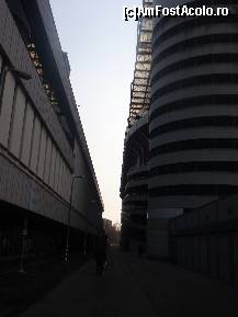 [P09] San Siro- straduta pe care am ocolit stadionul, era atat de umbrita din cauza inaltimii, incat am avut un sentiment de insecuritate » foto by sunflower
 - 
<span class="allrVoted glyphicon glyphicon-heart hidden" id="av303890"></span>
<a class="m-l-10 hidden" id="sv303890" onclick="voting_Foto_DelVot(,303890,3925)" role="button">șterge vot <span class="glyphicon glyphicon-remove"></span></a>
<a id="v9303890" class=" c-red"  onclick="voting_Foto_SetVot(303890)" role="button"><span class="glyphicon glyphicon-heart-empty"></span> <b>LIKE</b> = Votează poza</a> <img class="hidden"  id="f303890W9" src="/imagini/loader.gif" border="0" /><span class="AjErrMes hidden" id="e303890ErM"></span>