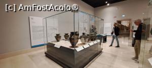 [P89] În muzeu, la parter, vase » foto by irinad
 - 
<span class="allrVoted glyphicon glyphicon-heart hidden" id="av1537653"></span>
<a class="m-l-10 hidden" id="sv1537653" onclick="voting_Foto_DelVot(,1537653,3926)" role="button">șterge vot <span class="glyphicon glyphicon-remove"></span></a>
<a id="v91537653" class=" c-red"  onclick="voting_Foto_SetVot(1537653)" role="button"><span class="glyphicon glyphicon-heart-empty"></span> <b>LIKE</b> = Votează poza</a> <img class="hidden"  id="f1537653W9" src="/imagini/loader.gif" border="0" /><span class="AjErrMes hidden" id="e1537653ErM"></span>