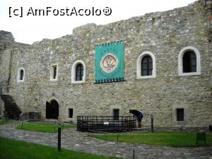 [P08] Detaliu din curtea interioară spre latura vestică cu 'Sala de sfat şi judecată'. În prim plan este fântâna.  » foto by Lucien
 - 
<span class="allrVoted glyphicon glyphicon-heart hidden" id="av744852"></span>
<a class="m-l-10 hidden" id="sv744852" onclick="voting_Foto_DelVot(,744852,3934)" role="button">șterge vot <span class="glyphicon glyphicon-remove"></span></a>
<a id="v9744852" class=" c-red"  onclick="voting_Foto_SetVot(744852)" role="button"><span class="glyphicon glyphicon-heart-empty"></span> <b>LIKE</b> = Votează poza</a> <img class="hidden"  id="f744852W9" src="/imagini/loader.gif" border="0" /><span class="AjErrMes hidden" id="e744852ErM"></span>