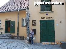 [P16] Piata Huet, Casa Calfelor. Inacel stalp, calfele prind tot felul de obiecte: potcoave, capace de oala, cuie etc.  » foto by Rodel
 - 
<span class="allrVoted glyphicon glyphicon-heart hidden" id="av449816"></span>
<a class="m-l-10 hidden" id="sv449816" onclick="voting_Foto_DelVot(,449816,3936)" role="button">șterge vot <span class="glyphicon glyphicon-remove"></span></a>
<a id="v9449816" class=" c-red"  onclick="voting_Foto_SetVot(449816)" role="button"><span class="glyphicon glyphicon-heart-empty"></span> <b>LIKE</b> = Votează poza</a> <img class="hidden"  id="f449816W9" src="/imagini/loader.gif" border="0" /><span class="AjErrMes hidden" id="e449816ErM"></span>