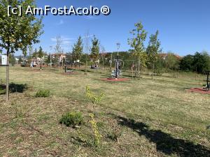 [P22] Parcul Belvedere Sibiu,în fundal aparatură de fitness » foto by AZE
 - 
<span class="allrVoted glyphicon glyphicon-heart hidden" id="av1386160"></span>
<a class="m-l-10 hidden" id="sv1386160" onclick="voting_Foto_DelVot(,1386160,3936)" role="button">șterge vot <span class="glyphicon glyphicon-remove"></span></a>
<a id="v91386160" class=" c-red"  onclick="voting_Foto_SetVot(1386160)" role="button"><span class="glyphicon glyphicon-heart-empty"></span> <b>LIKE</b> = Votează poza</a> <img class="hidden"  id="f1386160W9" src="/imagini/loader.gif" border="0" /><span class="AjErrMes hidden" id="e1386160ErM"></span>