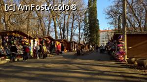 [P17] Ajungem și în dreptul zoo aleea unde își au comercianții tarabele » foto by AZE
 - 
<span class="allrVoted glyphicon glyphicon-heart hidden" id="av919878"></span>
<a class="m-l-10 hidden" id="sv919878" onclick="voting_Foto_DelVot(,919878,3936)" role="button">șterge vot <span class="glyphicon glyphicon-remove"></span></a>
<a id="v9919878" class=" c-red"  onclick="voting_Foto_SetVot(919878)" role="button"><span class="glyphicon glyphicon-heart-empty"></span> <b>LIKE</b> = Votează poza</a> <img class="hidden"  id="f919878W9" src="/imagini/loader.gif" border="0" /><span class="AjErrMes hidden" id="e919878ErM"></span>