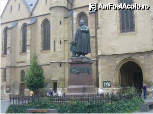 [P11] Statuia episcopului Teutsch în piaţa Albert Huet din Sibiu » foto by iccata
 - 
<span class="allrVoted glyphicon glyphicon-heart hidden" id="av453756"></span>
<a class="m-l-10 hidden" id="sv453756" onclick="voting_Foto_DelVot(,453756,3936)" role="button">șterge vot <span class="glyphicon glyphicon-remove"></span></a>
<a id="v9453756" class=" c-red"  onclick="voting_Foto_SetVot(453756)" role="button"><span class="glyphicon glyphicon-heart-empty"></span> <b>LIKE</b> = Votează poza</a> <img class="hidden"  id="f453756W9" src="/imagini/loader.gif" border="0" /><span class="AjErrMes hidden" id="e453756ErM"></span>