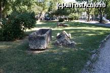 [P37] Sarcofage şi coloane romane în parcul din faţa căpităniei portului oraşului Pola » foto by Costi
 - 
<span class="allrVoted glyphicon glyphicon-heart hidden" id="av144868"></span>
<a class="m-l-10 hidden" id="sv144868" onclick="voting_Foto_DelVot(,144868,3940)" role="button">șterge vot <span class="glyphicon glyphicon-remove"></span></a>
<a id="v9144868" class=" c-red"  onclick="voting_Foto_SetVot(144868)" role="button"><span class="glyphicon glyphicon-heart-empty"></span> <b>LIKE</b> = Votează poza</a> <img class="hidden"  id="f144868W9" src="/imagini/loader.gif" border="0" /><span class="AjErrMes hidden" id="e144868ErM"></span>