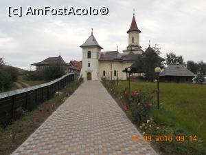 [P19] langă mănăstirea Humor se află o altă biserică mai nouă » foto by zlatna
 - 
<span class="allrVoted glyphicon glyphicon-heart hidden" id="av871985"></span>
<a class="m-l-10 hidden" id="sv871985" onclick="voting_Foto_DelVot(,871985,3946)" role="button">șterge vot <span class="glyphicon glyphicon-remove"></span></a>
<a id="v9871985" class=" c-red"  onclick="voting_Foto_SetVot(871985)" role="button"><span class="glyphicon glyphicon-heart-empty"></span> <b>LIKE</b> = Votează poza</a> <img class="hidden"  id="f871985W9" src="/imagini/loader.gif" border="0" /><span class="AjErrMes hidden" id="e871985ErM"></span>