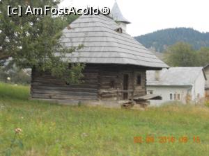 [P20] casa din lemn, tradiţională în zonele muntoase ale Bucovinei » foto by zlatna
 - 
<span class="allrVoted glyphicon glyphicon-heart hidden" id="av871986"></span>
<a class="m-l-10 hidden" id="sv871986" onclick="voting_Foto_DelVot(,871986,3946)" role="button">șterge vot <span class="glyphicon glyphicon-remove"></span></a>
<a id="v9871986" class=" c-red"  onclick="voting_Foto_SetVot(871986)" role="button"><span class="glyphicon glyphicon-heart-empty"></span> <b>LIKE</b> = Votează poza</a> <img class="hidden"  id="f871986W9" src="/imagini/loader.gif" border="0" /><span class="AjErrMes hidden" id="e871986ErM"></span>