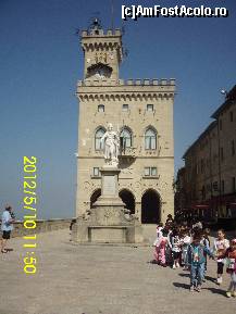 P08 [MAY-2012] Statuia Libertatii si Palatul Republicii
din Piazza della Liberta