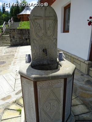 [P15] O fântână cu apă rece. » foto by tata123 🔱
 - 
<span class="allrVoted glyphicon glyphicon-heart hidden" id="av1244646"></span>
<a class="m-l-10 hidden" id="sv1244646" onclick="voting_Foto_DelVot(,1244646,3968)" role="button">șterge vot <span class="glyphicon glyphicon-remove"></span></a>
<a id="v91244646" class=" c-red"  onclick="voting_Foto_SetVot(1244646)" role="button"><span class="glyphicon glyphicon-heart-empty"></span> <b>LIKE</b> = Votează poza</a> <img class="hidden"  id="f1244646W9" src="/imagini/loader.gif" border="0" /><span class="AjErrMes hidden" id="e1244646ErM"></span>