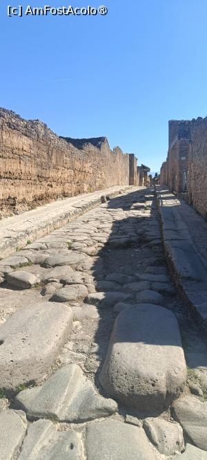[P18] Stradă în Pompei. » foto by tata123 🔱
 - 
<span class="allrVoted glyphicon glyphicon-heart hidden" id="av1530721"></span>
<a class="m-l-10 hidden" id="sv1530721" onclick="voting_Foto_DelVot(,1530721,3976)" role="button">șterge vot <span class="glyphicon glyphicon-remove"></span></a>
<a id="v91530721" class=" c-red"  onclick="voting_Foto_SetVot(1530721)" role="button"><span class="glyphicon glyphicon-heart-empty"></span> <b>LIKE</b> = Votează poza</a> <img class="hidden"  id="f1530721W9" src="/imagini/loader.gif" border="0" /><span class="AjErrMes hidden" id="e1530721ErM"></span>