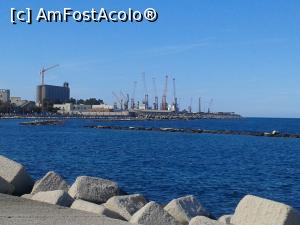 [P19] Portul din Bari. Și Marea Adriatică.  » foto by Aurici
 - 
<span class="allrVoted glyphicon glyphicon-heart hidden" id="av733550"></span>
<a class="m-l-10 hidden" id="sv733550" onclick="voting_Foto_DelVot(,733550,3993)" role="button">șterge vot <span class="glyphicon glyphicon-remove"></span></a>
<a id="v9733550" class=" c-red"  onclick="voting_Foto_SetVot(733550)" role="button"><span class="glyphicon glyphicon-heart-empty"></span> <b>LIKE</b> = Votează poza</a> <img class="hidden"  id="f733550W9" src="/imagini/loader.gif" border="0" /><span class="AjErrMes hidden" id="e733550ErM"></span>