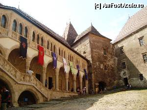 [P11] Castelul Corvinilor - curtea interioara » foto by Rina70
 - 
<span class="allrVoted glyphicon glyphicon-heart hidden" id="av352230"></span>
<a class="m-l-10 hidden" id="sv352230" onclick="voting_Foto_DelVot(,352230,4000)" role="button">șterge vot <span class="glyphicon glyphicon-remove"></span></a>
<a id="v9352230" class=" c-red"  onclick="voting_Foto_SetVot(352230)" role="button"><span class="glyphicon glyphicon-heart-empty"></span> <b>LIKE</b> = Votează poza</a> <img class="hidden"  id="f352230W9" src="/imagini/loader.gif" border="0" /><span class="AjErrMes hidden" id="e352230ErM"></span>