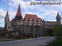 [P01] Castelul Corvinilor, vedere de pe drumul către Răcăştie - aprilie 2012 » foto by krondia*
 - 
<span class="allrVoted glyphicon glyphicon-heart hidden" id="av311674"></span>
<a class="m-l-10 hidden" id="sv311674" onclick="voting_Foto_DelVot(,311674,4000)" role="button">șterge vot <span class="glyphicon glyphicon-remove"></span></a>
<a id="v9311674" class=" c-red"  onclick="voting_Foto_SetVot(311674)" role="button"><span class="glyphicon glyphicon-heart-empty"></span> <b>LIKE</b> = Votează poza</a> <img class="hidden"  id="f311674W9" src="/imagini/loader.gif" border="0" /><span class="AjErrMes hidden" id="e311674ErM"></span>