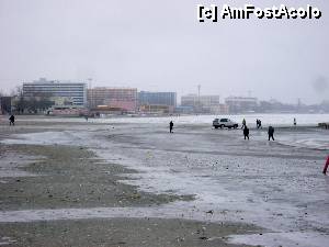 [P28] În miez de iarnă, la Mamaia, o vedere de pe plajă spre emblematicele hoteluri Aurora, Meridian, Doina, Flora, Victoria...  » foto by Neptunus
 - 
<span class="allrVoted glyphicon glyphicon-heart hidden" id="av470703"></span>
<a class="m-l-10 hidden" id="sv470703" onclick="voting_Foto_DelVot(,470703,4001)" role="button">șterge vot <span class="glyphicon glyphicon-remove"></span></a>
<a id="v9470703" class=" c-red"  onclick="voting_Foto_SetVot(470703)" role="button"><span class="glyphicon glyphicon-heart-empty"></span> <b>LIKE</b> = Votează poza</a> <img class="hidden"  id="f470703W9" src="/imagini/loader.gif" border="0" /><span class="AjErrMes hidden" id="e470703ErM"></span>
