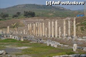 [P10] Privind inspre Teatru. O serie de coloane au fost ridicate. Ne putem imagina cum arata aceasta curte.  » foto by TraianS
 - 
<span class="allrVoted glyphicon glyphicon-heart hidden" id="av504566"></span>
<a class="m-l-10 hidden" id="sv504566" onclick="voting_Foto_DelVot(,504566,4030)" role="button">șterge vot <span class="glyphicon glyphicon-remove"></span></a>
<a id="v9504566" class=" c-red"  onclick="voting_Foto_SetVot(504566)" role="button"><span class="glyphicon glyphicon-heart-empty"></span> <b>LIKE</b> = Votează poza</a> <img class="hidden"  id="f504566W9" src="/imagini/loader.gif" border="0" /><span class="AjErrMes hidden" id="e504566ErM"></span>