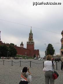 [P01] Kremlin, Turnul Spaskaia » foto by Michi
 - 
<span class="allrVoted glyphicon glyphicon-heart hidden" id="av302756"></span>
<a class="m-l-10 hidden" id="sv302756" onclick="voting_Foto_DelVot(,302756,4056)" role="button">șterge vot <span class="glyphicon glyphicon-remove"></span></a>
<a id="v9302756" class=" c-red"  onclick="voting_Foto_SetVot(302756)" role="button"><span class="glyphicon glyphicon-heart-empty"></span> <b>LIKE</b> = Votează poza</a> <img class="hidden"  id="f302756W9" src="/imagini/loader.gif" border="0" /><span class="AjErrMes hidden" id="e302756ErM"></span>