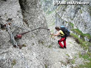 [P12] Coborârea pe Hornul Scara – în dreapta e „hăul” Hornului » foto by Claudiu U.
 - 
<span class="allrVoted glyphicon glyphicon-heart hidden" id="av697532"></span>
<a class="m-l-10 hidden" id="sv697532" onclick="voting_Foto_DelVot(,697532,4076)" role="button">șterge vot <span class="glyphicon glyphicon-remove"></span></a>
<a id="v9697532" class=" c-red"  onclick="voting_Foto_SetVot(697532)" role="button"><span class="glyphicon glyphicon-heart-empty"></span> <b>LIKE</b> = Votează poza</a> <img class="hidden"  id="f697532W9" src="/imagini/loader.gif" border="0" /><span class="AjErrMes hidden" id="e697532ErM"></span>