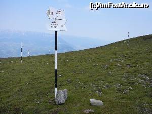 [P09] Bifurcaţia de trasee de pe Platoul Scara » foto by Claudiu U.
 - 
<span class="allrVoted glyphicon glyphicon-heart hidden" id="av697529"></span>
<a class="m-l-10 hidden" id="sv697529" onclick="voting_Foto_DelVot(,697529,4076)" role="button">șterge vot <span class="glyphicon glyphicon-remove"></span></a>
<a id="v9697529" class=" c-red"  onclick="voting_Foto_SetVot(697529)" role="button"><span class="glyphicon glyphicon-heart-empty"></span> <b>LIKE</b> = Votează poza</a> <img class="hidden"  id="f697529W9" src="/imagini/loader.gif" border="0" /><span class="AjErrMes hidden" id="e697529ErM"></span>