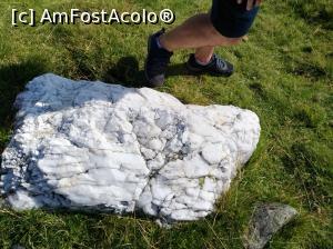[P06] Piatra alba. E unicat in acea zona unde predomina stancile de cu totul alta natura. E adusa de sus sau uitata de cineva? » foto by senateo
 - 
<span class="allrVoted glyphicon glyphicon-heart hidden" id="av1160957"></span>
<a class="m-l-10 hidden" id="sv1160957" onclick="voting_Foto_DelVot(,1160957,4076)" role="button">șterge vot <span class="glyphicon glyphicon-remove"></span></a>
<a id="v91160957" class=" c-red"  onclick="voting_Foto_SetVot(1160957)" role="button"><span class="glyphicon glyphicon-heart-empty"></span> <b>LIKE</b> = Votează poza</a> <img class="hidden"  id="f1160957W9" src="/imagini/loader.gif" border="0" /><span class="AjErrMes hidden" id="e1160957ErM"></span>